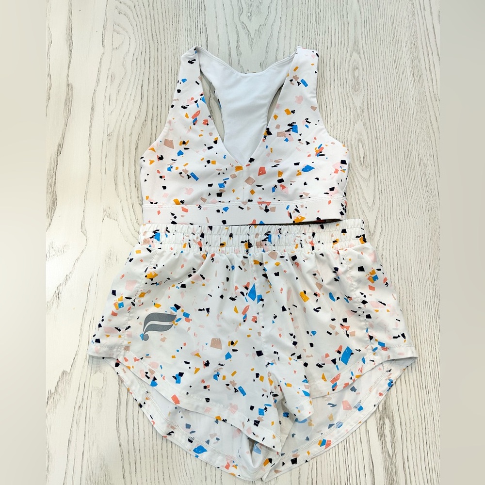 Fabletics Terrazzo MIDI on the go sports bra and matching full speed shorts